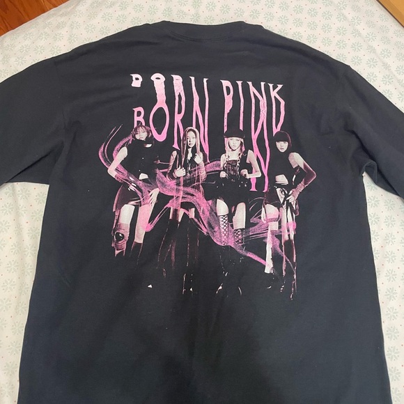 OFFICIAL BLACKPINK MERCH TOUR SHIRT - Picture 3 of 4